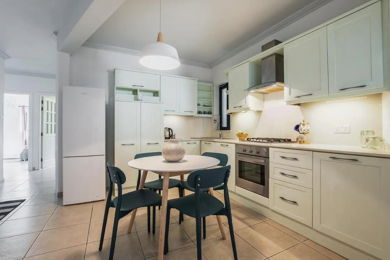 Stylish 3 Bedroom Apartment - St. Julians - 5 Mins From Balluta Bay Saint Julian's